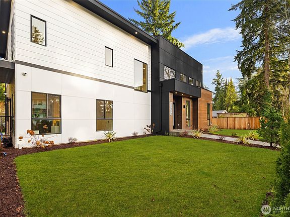 5th image of 10416 130th Avenue NE
