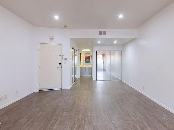 2nd image of 620 S Gramercy Pl