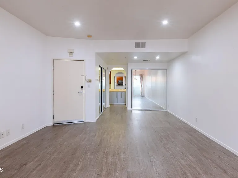 620 S Gramercy Pl — Photo 2