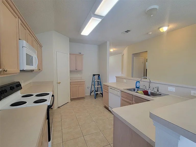 1411 Dundee Dr — Photo 13