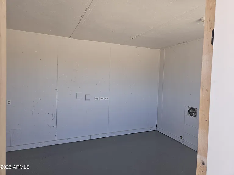 1584 N Wood St — Photo 16