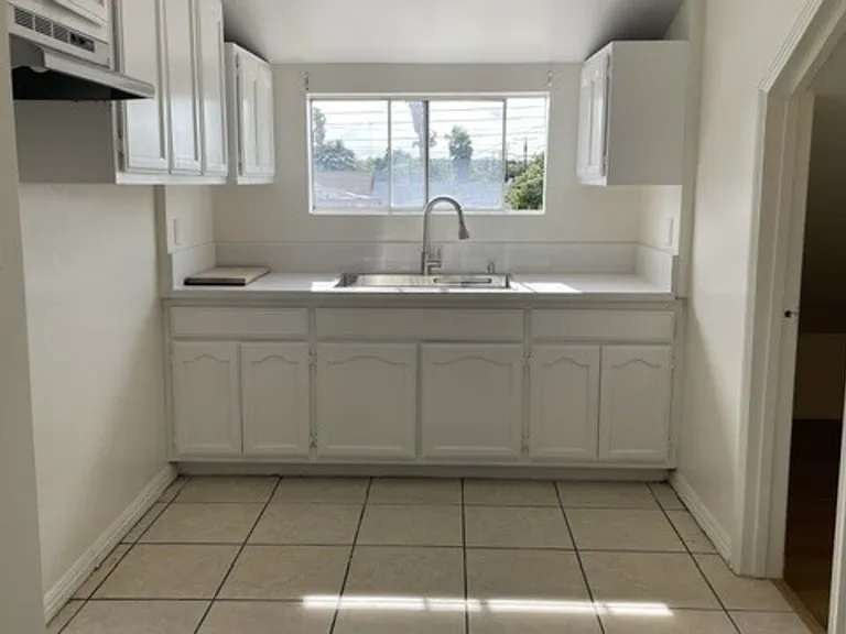 4815 S Normandie Ave #1/2 — Photo 24