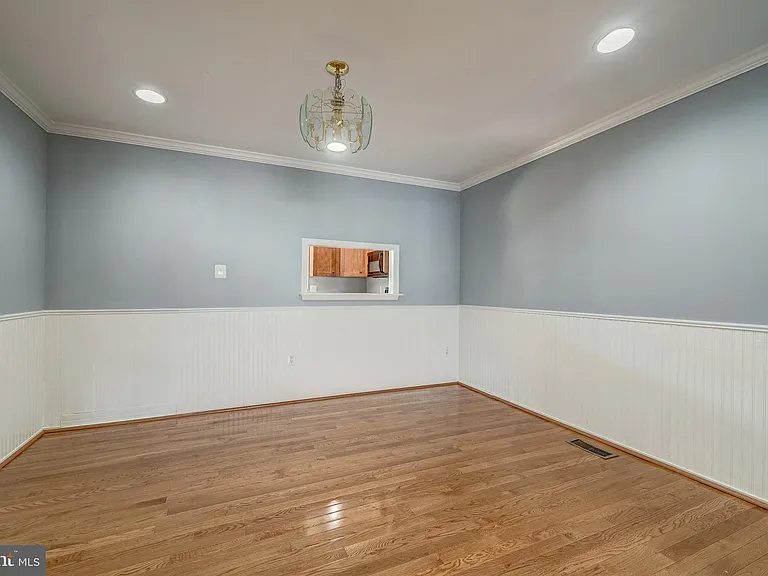 8593 Burlington Ct — Photo 8