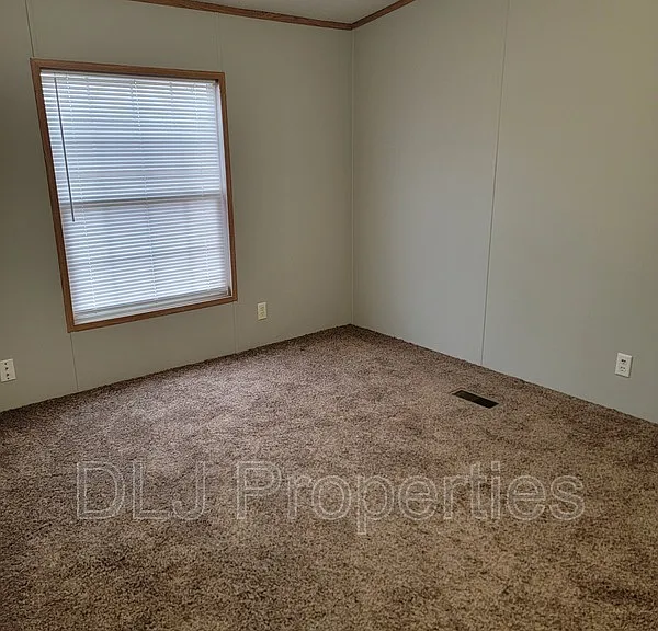 1612 Highway 25/70 W — Photo 9