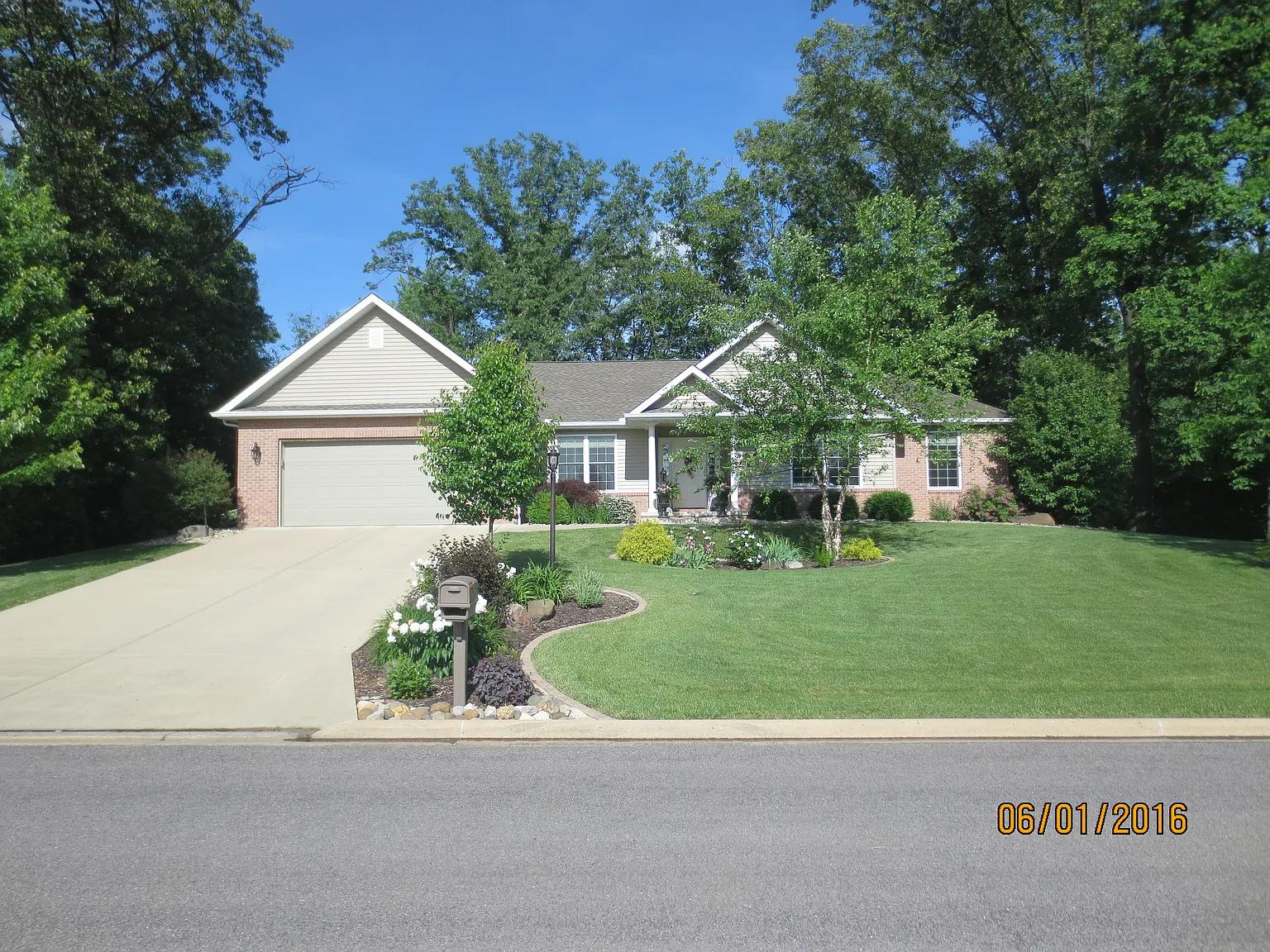 212 Hidden Brook Dr photo 1