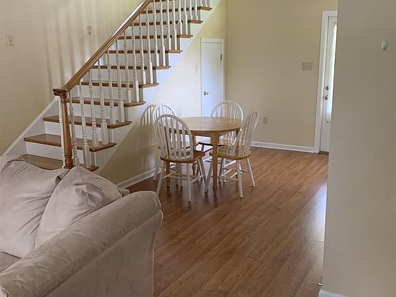 4th image of 912 S Bayou Dr