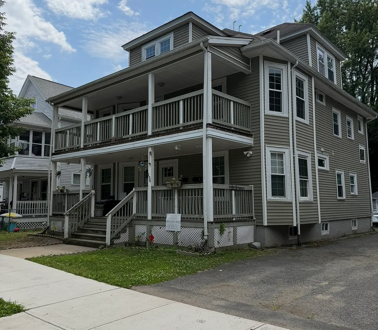 5 bed, 2500 sqft, $2,650 — Photo 1