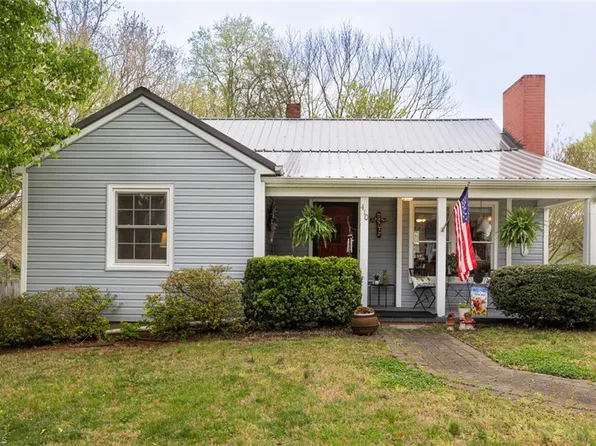 410 N Carolina Ave, Boonville, NC 27011