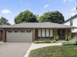 18 Deanecrest Rd, Toronto, ON M9B 5W4