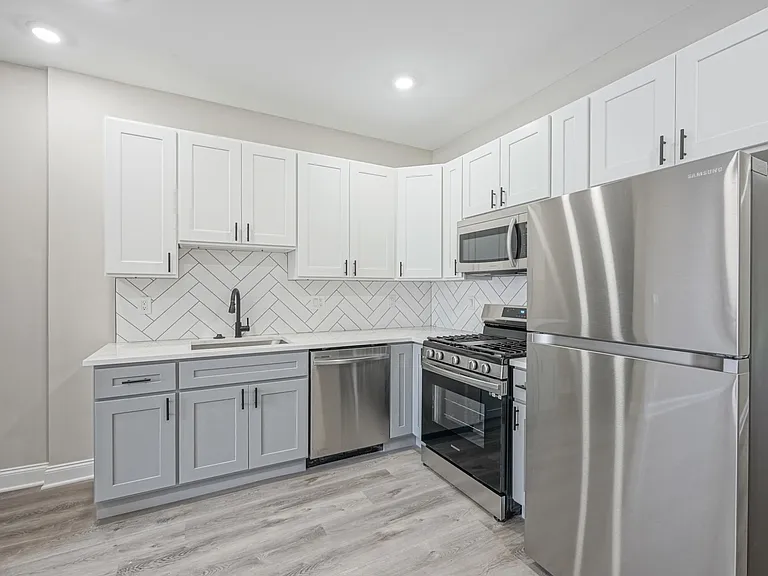 5223 Irving St #1 — Photo 8
