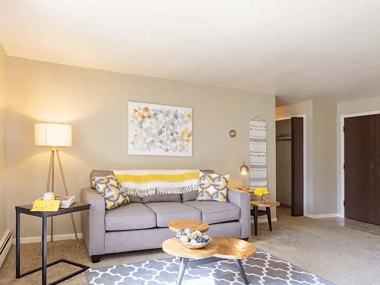 Columbus Park Apartments — Photo 4