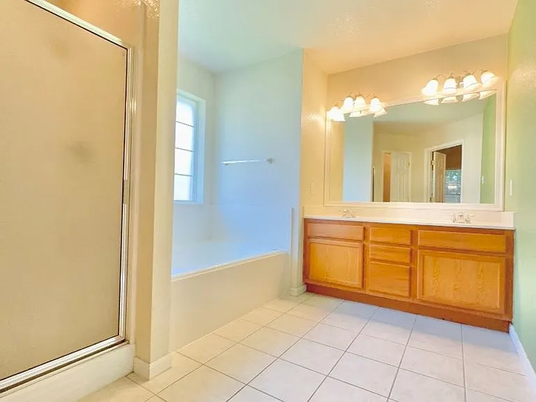 2032 Stonehenge Dr — Photo 8