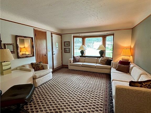 4th image of 6193 Carolyn Dr