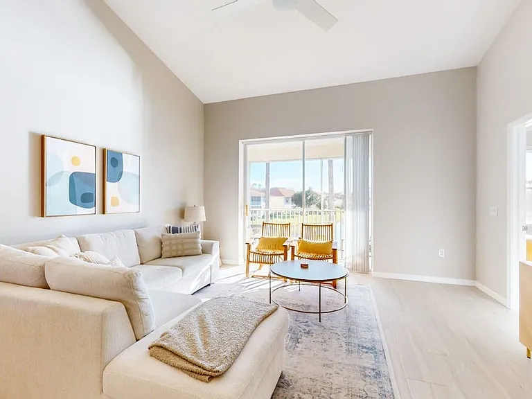 350 Robin Hood Cir #202 — Photo 1