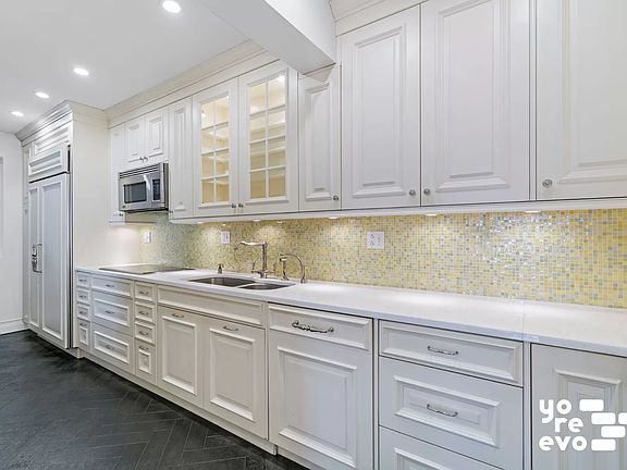 5th image of 402 E 90th St