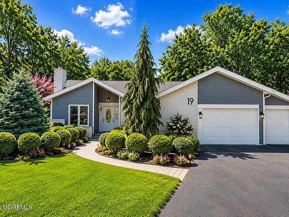 2nd image of 19 Killington Drive
