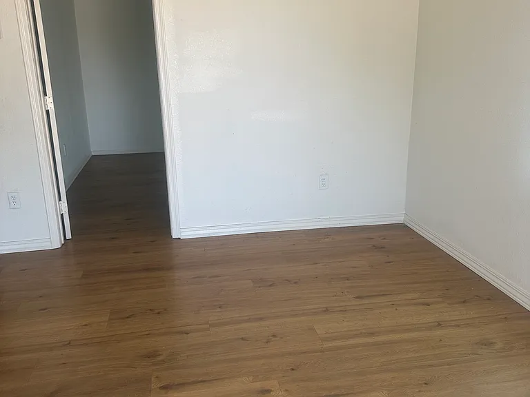 2221 W 1st St — Photo 5