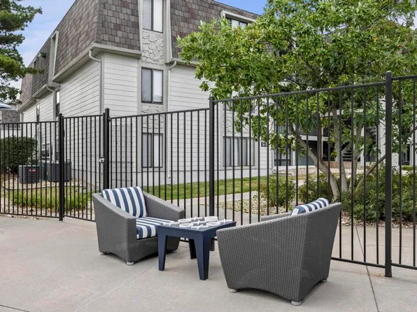 Bristol Pointe Apartments