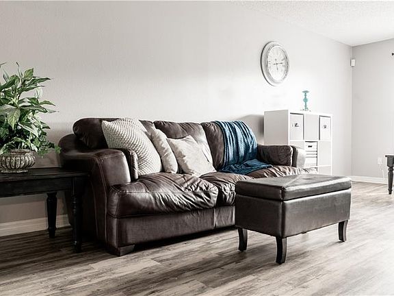 4th image of 756 E Normandy Blvd
