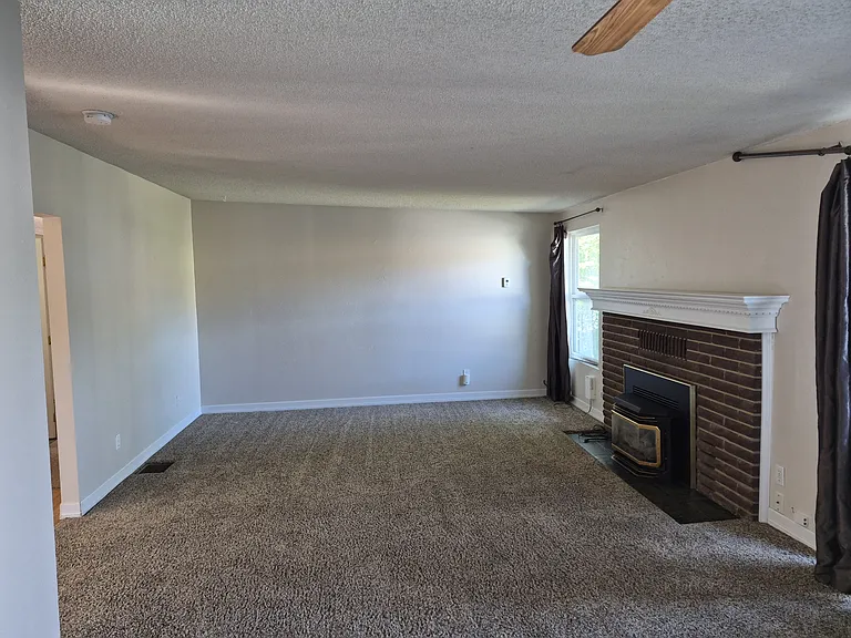 536 N Washington St — Photo 14