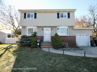 1 Annapolis Dr, Hazlet, NJ 07730