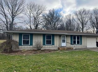 135 Chandler Dr, Mount Carmel, IL 62863