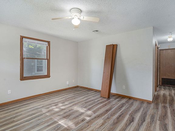 4th image of 800 W Central Street