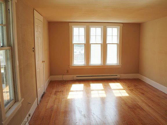 2nd image of 113 W Alder St