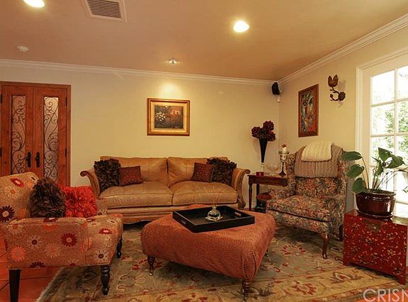 5th image of 6238 Glide Ave