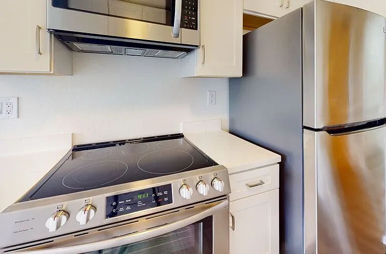 410 Evelyn Ave — Photo 9