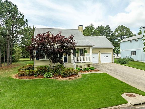 2nd image of 18 Brighton Pointe Ln