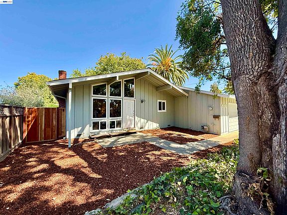 4th image of 4118 Stanford Way
