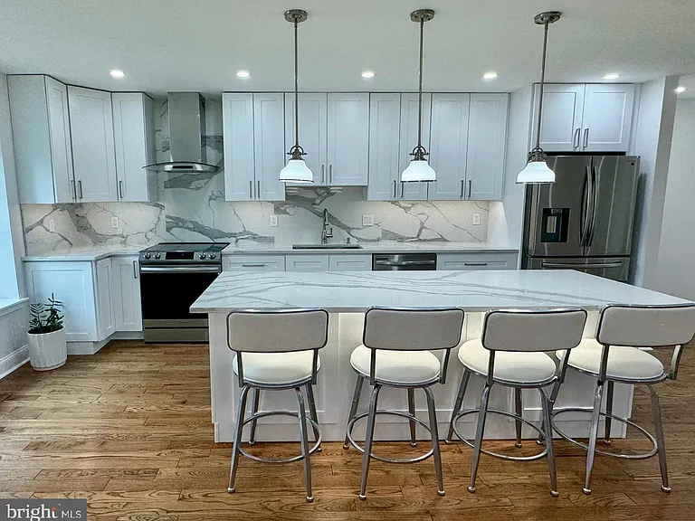 4002 Franklin Ct #4002 — Photo 1