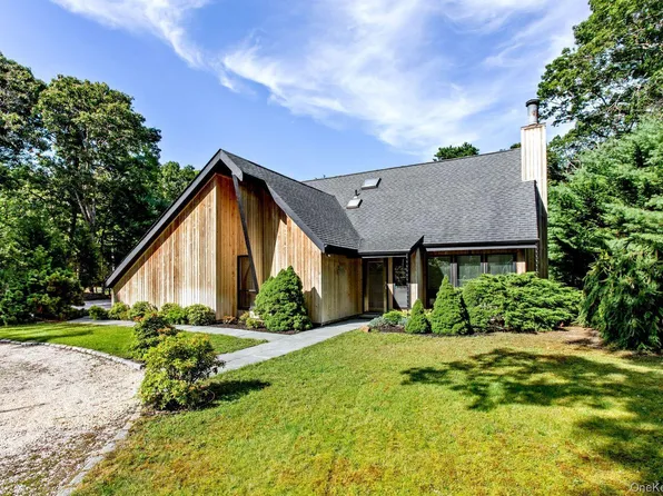6 Strathmore Court, Remsenburg, NY 11960