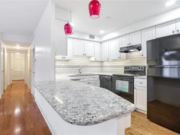 310 W 49th St APT 703, Kansas City, MO 64112