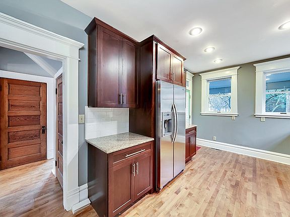 4th image of 139 W 1st Ave