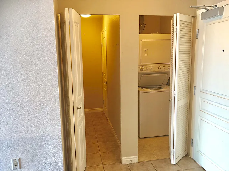 300 W Beech St #1506-1 — Photo 7