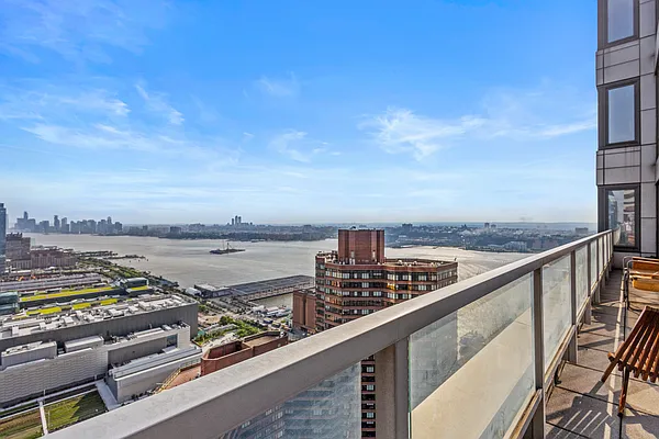 美品 CELLAR DOOR 44 イタリア製 定価¥60,000程 635 West 42nd Street #40F in Hell's Kitchen, Manhattan