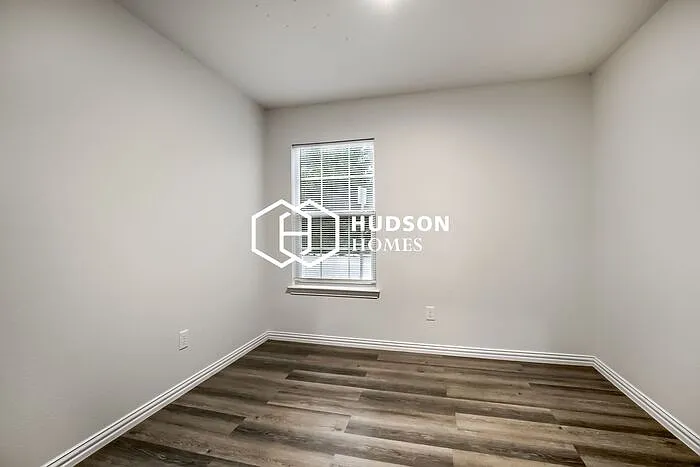 932 Dawson St — Photo 11
