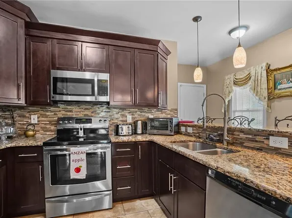 204 Coyle Ave, Pawtucket, RI 02861