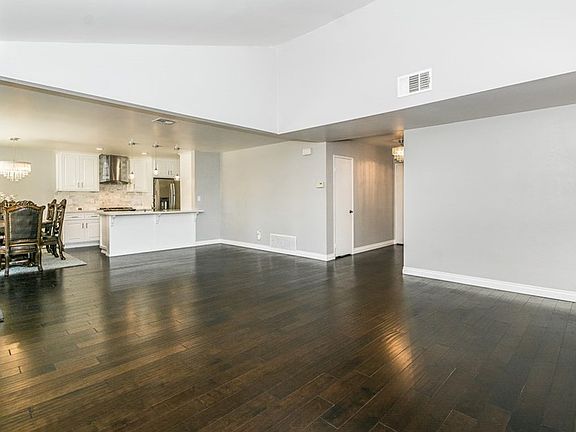 4th image of 1452 N San Diego Pl