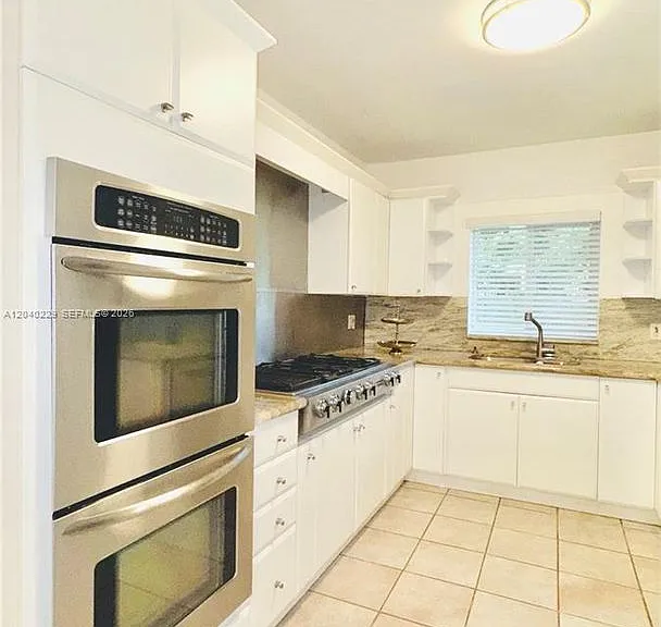 7415 SW 56th Ave — Photo 2
