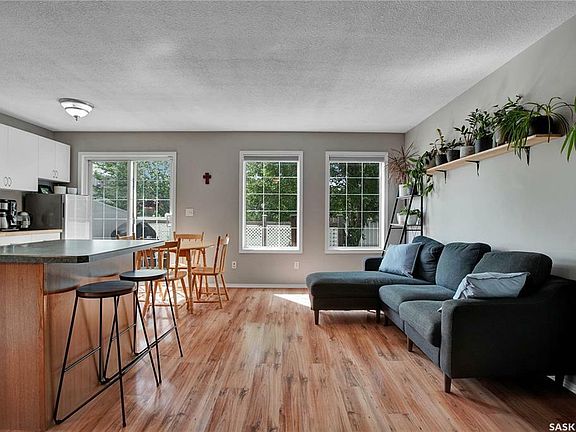 2nd image of 110 Keevil Cres Unit 24