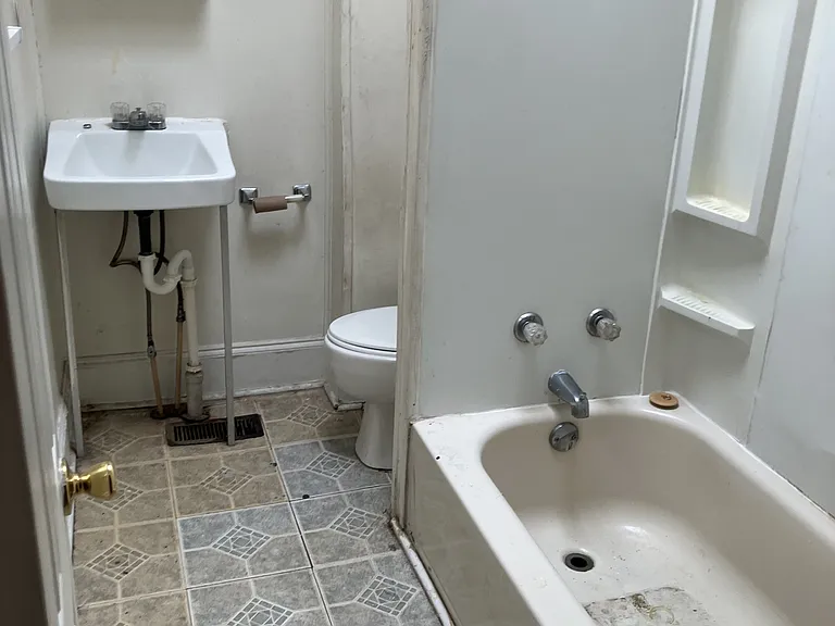 730 Linnard St #1 — Photo 3