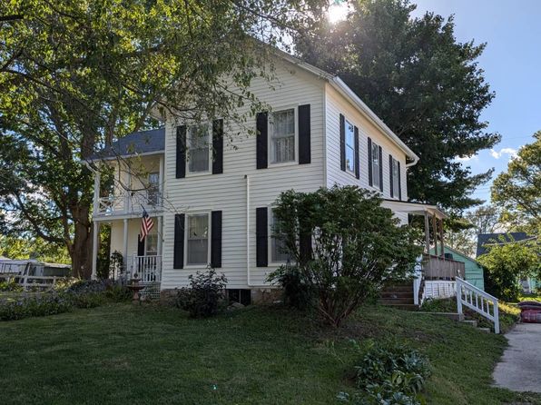 219 N Kilworth St, Exira, IA 50076