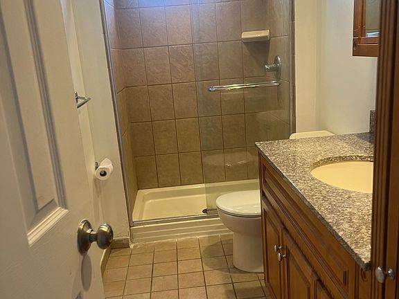 5th image of 821 Sherman Ave #3