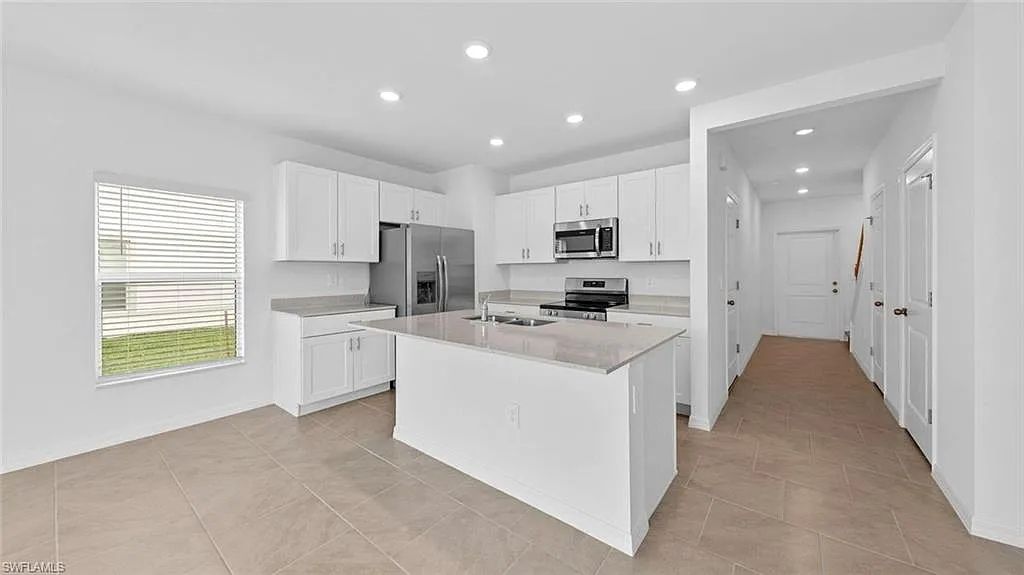 3 bed, 2.5 bath, 1347 sqft, $1,700 — Photo 2