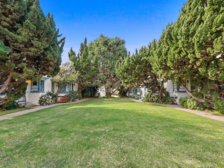 2202-2206 20th St in Santa Monica! Near Ocean Park Blvd. — Photo 4