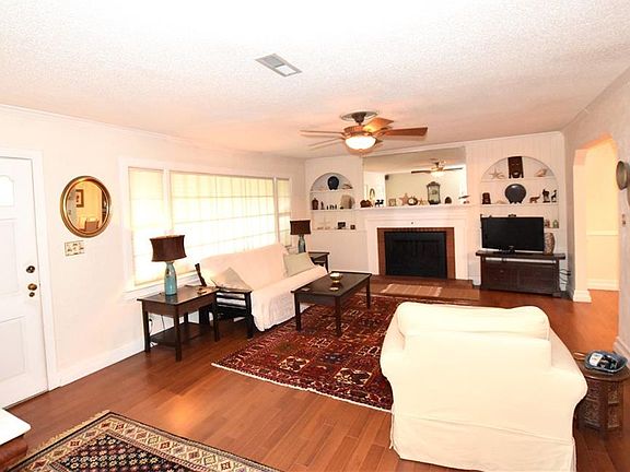 5th image of 261 E McGinnis Cir