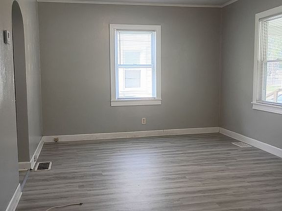 4th image of 2815 & 1/2 S Pershing Dr